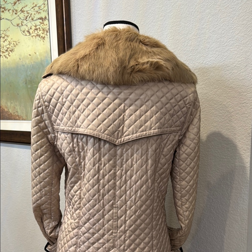 Authentic Burberry Quilted Coat with Removable Fur Collar - Picture 6 of 16
